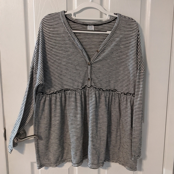 Cozy Black and White Striped 1/4 Button Maternity Top Size Large (12-14) - Picture 1 of 7